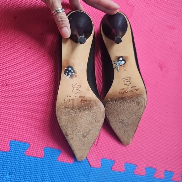 Amalfi Black Pointed Heels Pumps Size 8B - Picture 8 of 9